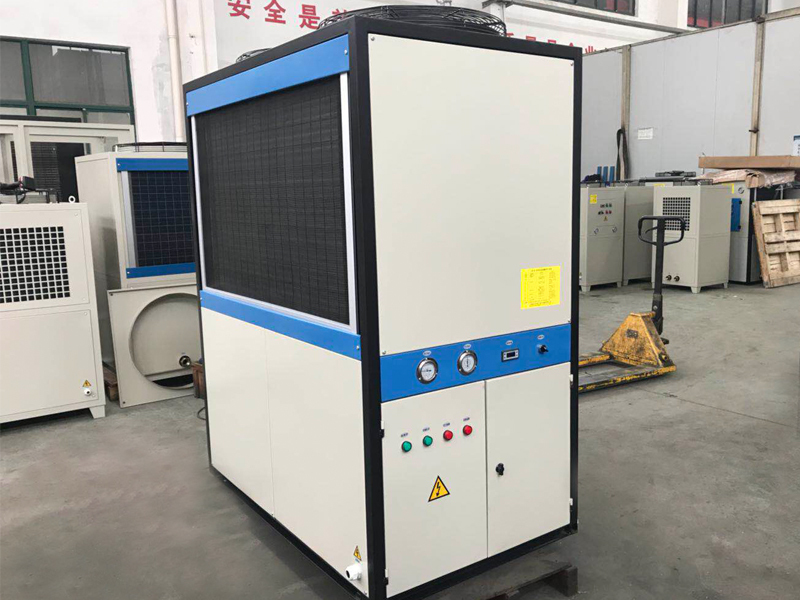 了解工業(yè)油冷機(jī)溫控配置，選擇不再迷茫